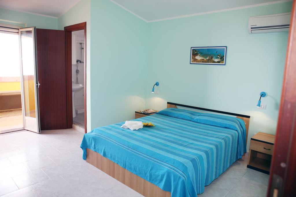 A Turri Hotel Капо Ватикано Стая снимка